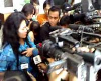 Mama Sheila Marcia Menangis