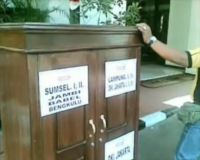 9 Lemari Kayu Caleg Hanura