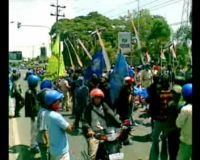 Buruh Kepung Kantor PLN Gresik