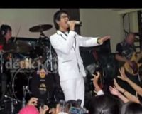 Konser Afgan Penuh ABG