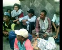 Warga Ngelurug Polres Surabaya Utara