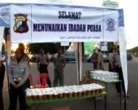 Polisi Berbagi Takjil