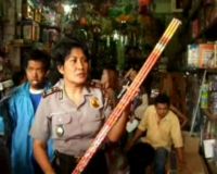 Razia Petasan di Pabean Surabaya