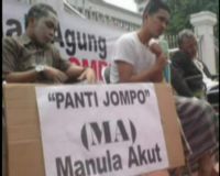 Aksi Menolak Perpanjangan Pensiun Hakim