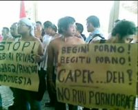 Aksi Menolak RUU Pornografi