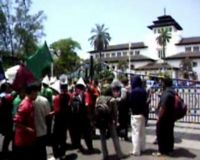 Aksi Menagih Janji Hade