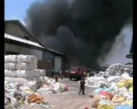 Pabrik Benang di Gresik Terbakar