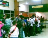 H-3 Lebaran, Arus Mudik di Bandara Husein Menurun
