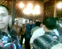 Ribuan Warga Silaturahmi ke Rumah SBY