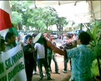 Aksi Tolak Komersialisasi Baksil