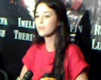 Julie Estelle Perbesar Otot Demi Peran