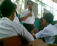 Ketua KPK Kunjungi Sekolah Darurat