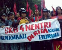 Ribuan Buruh Tuntut Kenaikan Upah 100 Persen