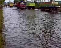 Akses ke Pelabuhan Tanjung Emas Tergenang Air 