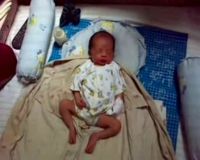 Bayi Mungil di Ujung Gang