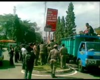 Pembongkaran Reklame di Bandung