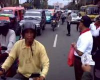 Bagi-bagi Stiker di Hari Anti Korupsi