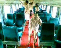 Aksi Bersih-bersih Kereta Api