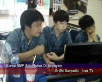 Siswa SMP Adu Robot Di Senayan