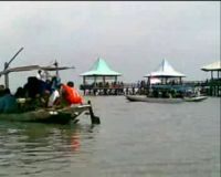 Pantai Kenjeran Kebajiran Pengunjung  