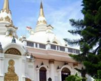 Wisatawan Terkecoh Keindahan Vipassana Graha