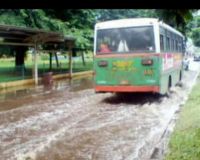 Genangan Air di Depan ITC Cempaka Mas