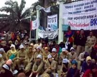 Aksi Guru Tuntut Diangkat Jadi PNS