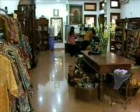 Melongok Showroom Batik Komar