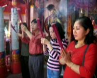 Suasana Imlek di Klenteng Cokro