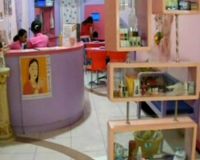 Melukis Kuku Biar Lebih Cantik