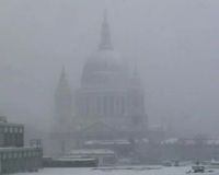 Salju Tebal Lumpuhkan London