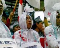 Tiga Pocong Sambangi KPK