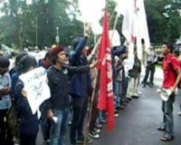 Aksi Tolak UU BHP di Gedung Sate  