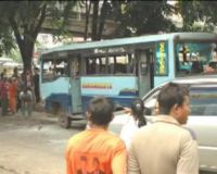 Bus Kowan Diamuk Massa 