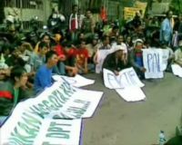 Pro KaJi Demo KPUD Jatim