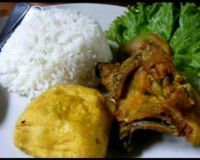 Bersantap di Rumah Kuno Dahapati