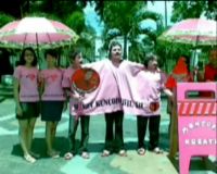 Caleg PDIP Bagi-bagi Souvenir di Hari Valentine
