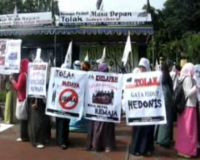 Budaya Hedonisme Dikecam HTI