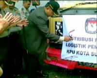 KPUD Surabaya Mulai Didistribusikan Logistik Pileg 