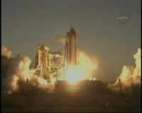NASA Luncurkan Satelit Ulang Alik Discovery