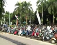 Aksi Vespa Gembel di Ancol