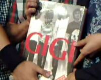 Gigi Batal Telanjang