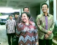 Sri Sultan Penuhi Undangan Megawati
