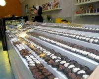Mengulum Praline Dalam Nyamannya Cafe