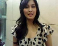 Sandra Dewi Banyak Amal Demi Jodoh