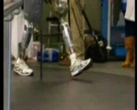 Robot Kaki Bantu Manusia Berjalan