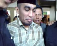 Glenn Berpeci ke Sidang Cerai