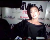 Atiqah Hasiholan Ngaku Dilecehkan Di Malaysia