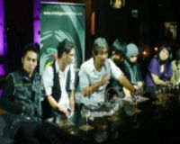 Ungu Lebih Segar dengan Dangdut dan Tari Perut