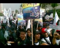 Ribuan Buruh Long March ke Istana  